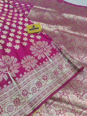 Pure Banarasi Saree in Kattan feel with Traditional Leafs Booti Zari Weaving